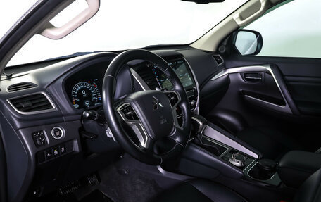 Mitsubishi Pajero Sport III рестайлинг, 2020 год, 3 990 000 рублей, 16 фотография