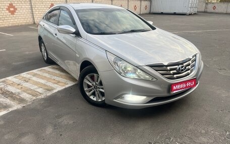 Hyundai Sonata VI, 2010 год, 990 000 рублей, 1 фотография
