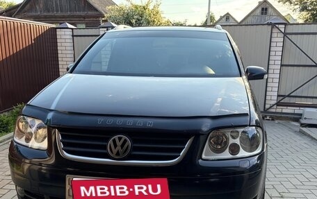 Volkswagen Touran III, 2006 год, 690 000 рублей, 3 фотография
