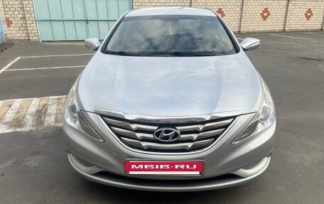 Hyundai Sonata VI, 2010 год, 990 000 рублей, 3 фотография