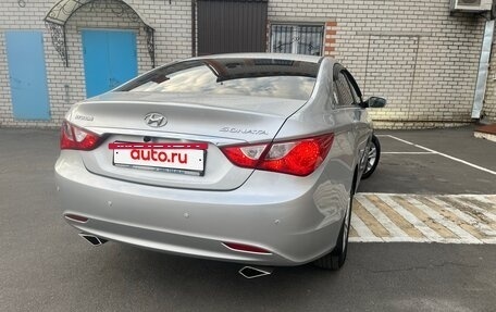 Hyundai Sonata VI, 2010 год, 990 000 рублей, 4 фотография