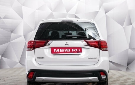 Mitsubishi Outlander III рестайлинг 3, 2018 год, 2 270 000 рублей, 2 фотография