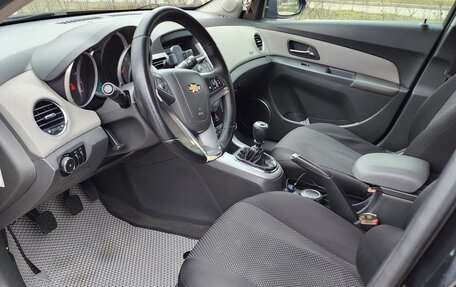 Chevrolet Cruze II, 2009 год, 585 000 рублей, 8 фотография