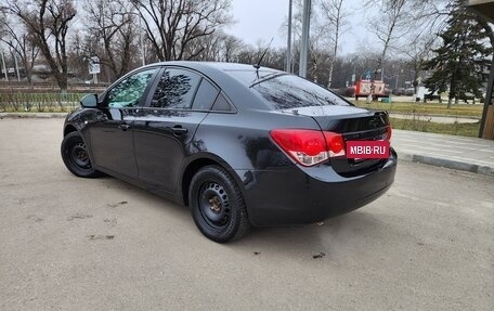 Chevrolet Cruze II, 2009 год, 585 000 рублей, 3 фотография