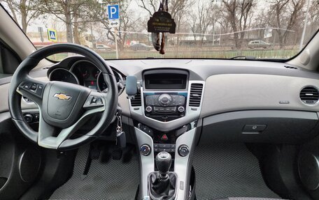 Chevrolet Cruze II, 2009 год, 585 000 рублей, 13 фотография