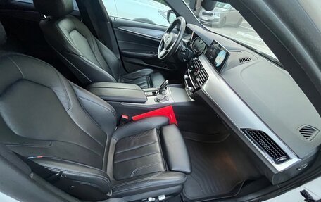 BMW 5 серия, 2018 год, 3 150 000 рублей, 17 фотография