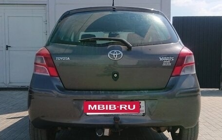 Toyota Yaris III рестайлинг, 2011 год, 900 000 рублей, 4 фотография