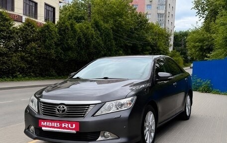 Toyota Camry, 2013 год, 1 345 000 рублей, 2 фотография