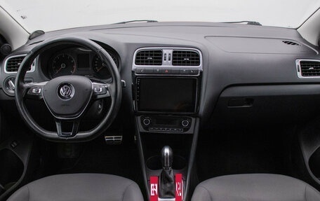 Volkswagen Polo VI (EU Market), 2016 год, 990 000 рублей, 14 фотография