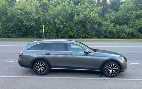 Mercedes-Benz E-Класс, 2019 год, 3 750 000 рублей, 5 фотография