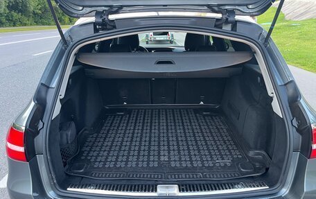 Mercedes-Benz E-Класс, 2019 год, 3 750 000 рублей, 15 фотография