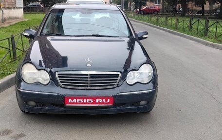 Mercedes-Benz C-Класс, 2002 год, 240 000 рублей, 1 фотография