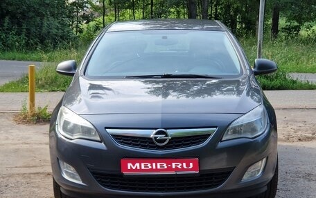 Opel Astra J, 2011 год, 650 000 рублей, 1 фотография
