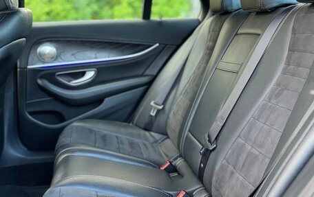 Mercedes-Benz E-Класс, 2020 год, 3 950 000 рублей, 29 фотография