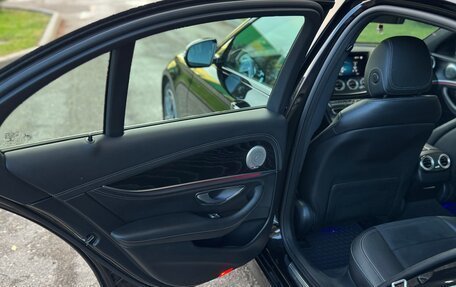 Mercedes-Benz E-Класс, 2020 год, 3 950 000 рублей, 28 фотография