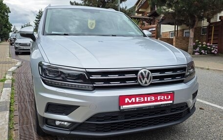 Volkswagen Tiguan II, 2018 год, 2 600 000 рублей, 2 фотография