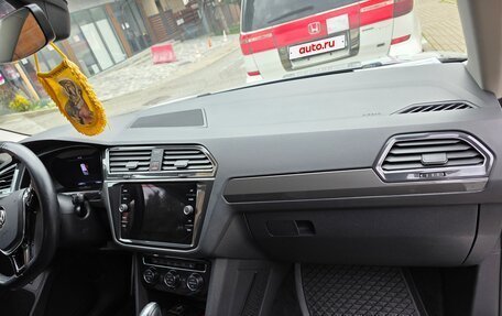 Volkswagen Tiguan II, 2018 год, 2 600 000 рублей, 16 фотография