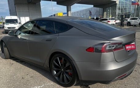 Tesla Model S I, 2012 год, 1 700 000 рублей, 2 фотография