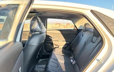 Hyundai Elantra, 2023 год, 2 600 000 рублей, 17 фотография