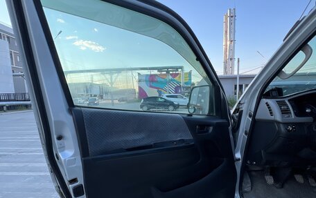 Toyota HiAce H200, 2008 год, 2 350 000 рублей, 30 фотография