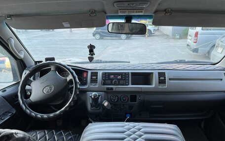 Toyota HiAce H200, 2008 год, 2 350 000 рублей, 32 фотография