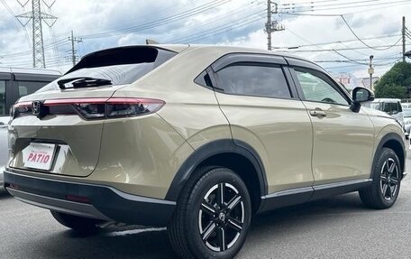 Honda Vezel, 2022 год, 1 730 000 рублей, 5 фотография