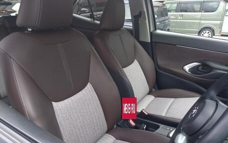 Toyota Yaris Cross, 2022 год, 1 500 000 рублей, 14 фотография
