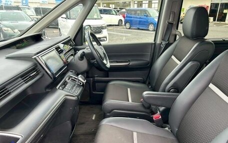 Honda Stepwgn IV, 2016 год, 1 600 000 рублей, 12 фотография
