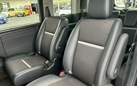Honda Stepwgn IV, 2016 год, 1 600 000 рублей, 14 фотография
