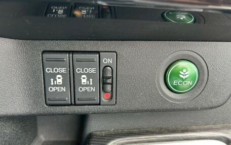 Honda Stepwgn IV, 2016 год, 1 600 000 рублей, 21 фотография