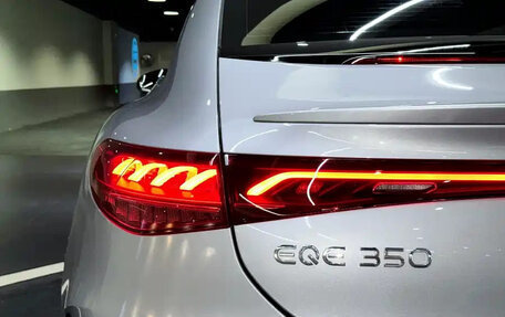 Mercedes-Benz EQE, 2022 год, 5 850 000 рублей, 9 фотография