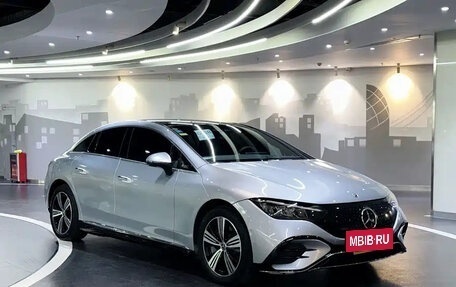 Mercedes-Benz EQE, 2022 год, 5 850 000 рублей, 3 фотография