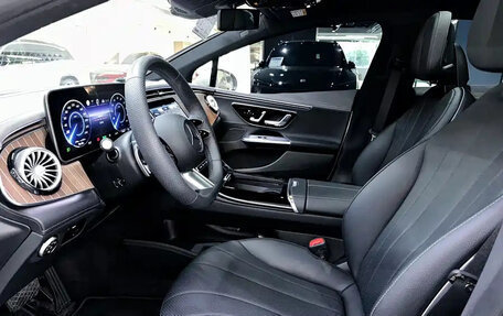 Mercedes-Benz EQE, 2022 год, 5 850 000 рублей, 10 фотография