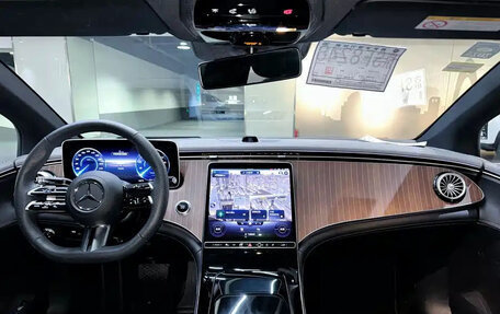 Mercedes-Benz EQE, 2022 год, 5 850 000 рублей, 16 фотография