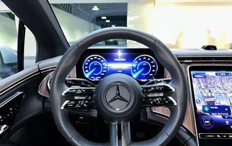 Mercedes-Benz EQE, 2022 год, 5 850 000 рублей, 17 фотография