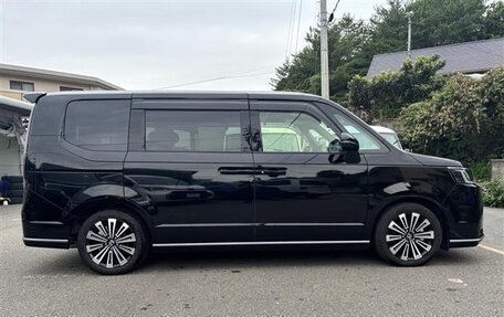 Honda Stepwgn, 2022 год, 2 150 300 рублей, 4 фотография