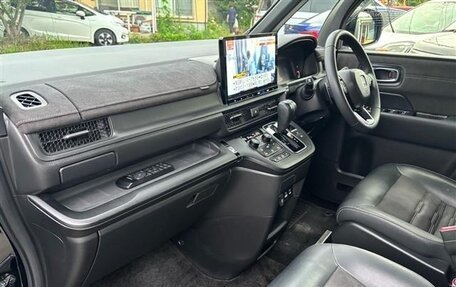 Honda Stepwgn, 2022 год, 2 150 300 рублей, 11 фотография