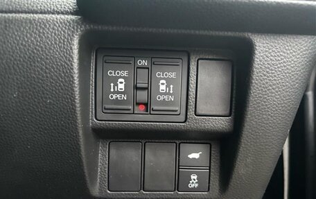 Honda Stepwgn, 2022 год, 2 150 300 рублей, 19 фотография