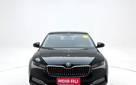 Skoda Superb III рестайлинг, 2023 год, 1 890 300 рублей, 2 фотография