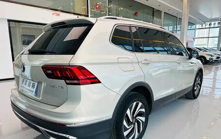 Volkswagen Tiguan II, 2022 год, 1 862 000 рублей, 4 фотография