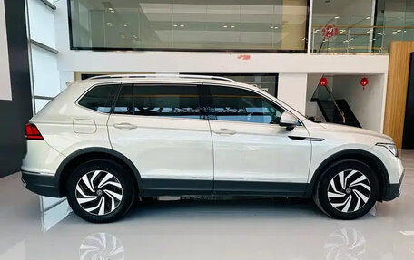 Volkswagen Tiguan II, 2022 год, 1 862 000 рублей, 8 фотография