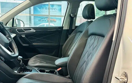 Volkswagen Tiguan II, 2022 год, 1 862 000 рублей, 10 фотография