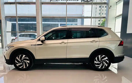 Volkswagen Tiguan II, 2022 год, 1 862 000 рублей, 7 фотография