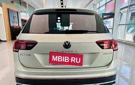 Volkswagen Tiguan II, 2022 год, 1 862 000 рублей, 5 фотография