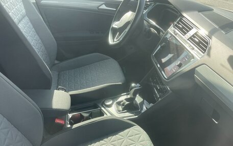 Volkswagen Tiguan II, 2021 год, 2 494 000 рублей, 3 фотография