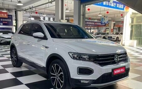 Volkswagen T-Roc I, 2023 год, 1 490 000 рублей, 1 фотография