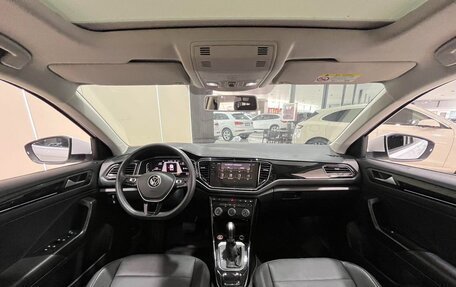 Volkswagen T-Roc I, 2023 год, 1 490 000 рублей, 8 фотография