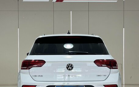 Volkswagen T-Roc I, 2023 год, 1 490 000 рублей, 6 фотография