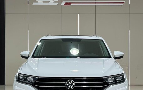 Volkswagen T-Roc I, 2023 год, 1 490 000 рублей, 2 фотография