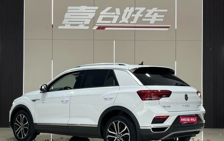Volkswagen T-Roc I, 2023 год, 1 490 000 рублей, 5 фотография